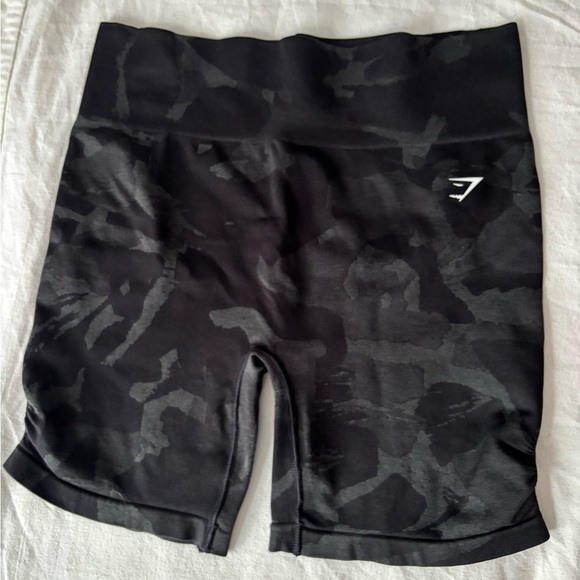 Gymshark Pants - Gymshark Adapt Camo Seamless Shorts - Savanna | Black